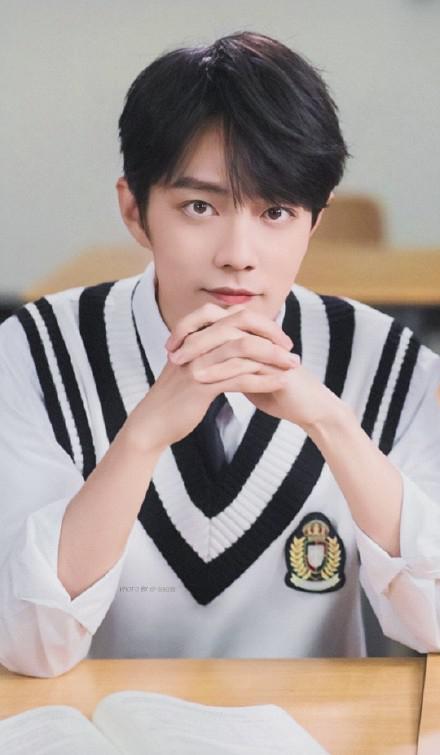 狗仔爆料杨紫肖战假后肖战发视频,杨紫肖战假戏真做？肖战视频回应引发热议